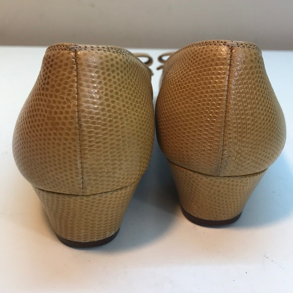 Salvatore Ferragamo Tan/Yellow Vera Pump Size 7.5