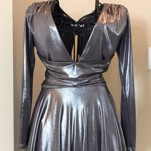 STUNNING Halston Heritage Plunging V-Neck Gray Metallic Long Sleeve Dress