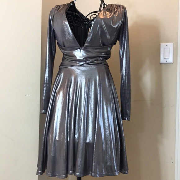 STUNNING Halston Heritage Plunging V-Neck Gray Metallic Long Sleeve Dress